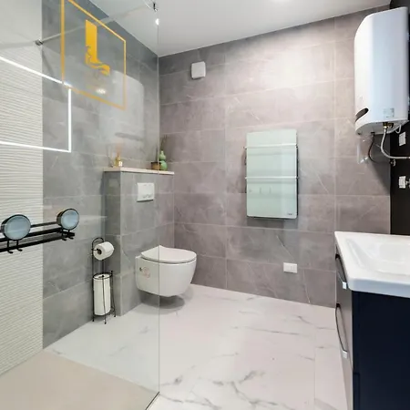 Luxury Levante Tramontana 1 *