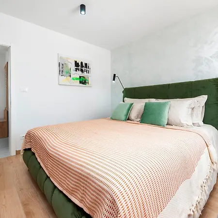 Apartment Luxury Levante Tramontana 1 *