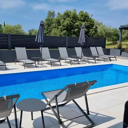 Luxury Levante Tramontana 1 *